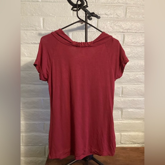 BCBGMaxAzria‎ Burgundy colored Blouse Size Medium - Picture 2 of 3